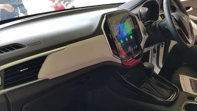 Wuling Almaz