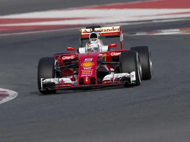 Sebastian Vettel pebalap dari tim Ferari menjadi yang tercepat dengan catatan waktu 1m24.939s pada test pre-season di  Sirkuit Catalunya, Montmelo, Barcelona, Senin (22/2/2016) malam WIB.  (EPA/Alejandro Garcia)