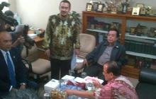 Penuhi panggilan BK, Zulkarnaen bawa segepok berkas