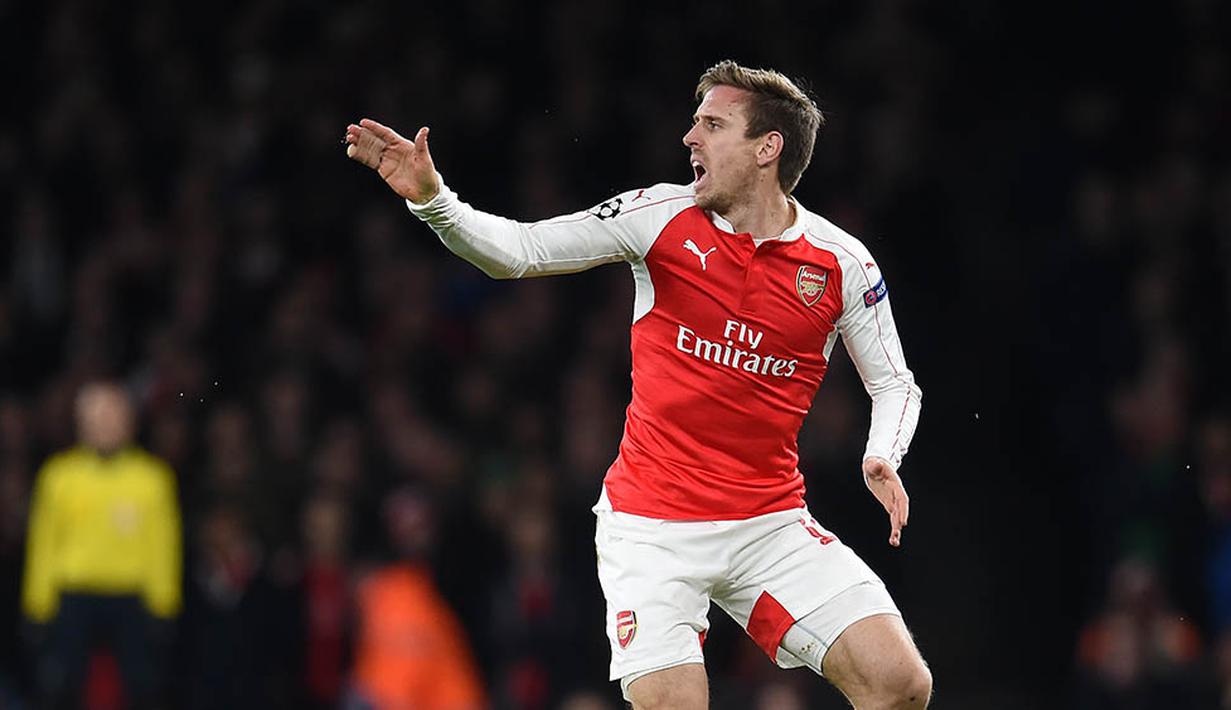 Bek Kiri - Nacho Monreal (Arsenal), pemain Spanyol ini sukses merebut posisi bek kiri dari Kieran Gibbs karena kemampuannya yang terus meningkat, sementara MU semenjak Luke Shaw cedera belum memiliki pemain yang pas untuk posisi ini. (EPA/Andy Rain)