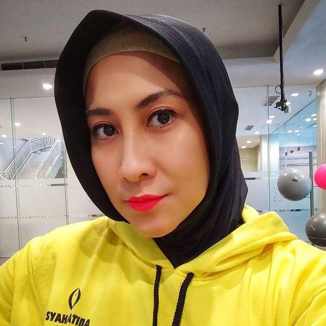 6 Potret Terbaru Nia AFI yang Kini Mantap Berhijab, Tuai Pujian