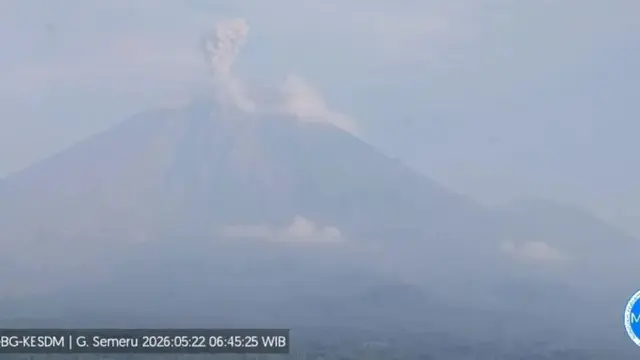 Gunung Semeru erupsi lagi, tinggi letusan capai 1000 meter