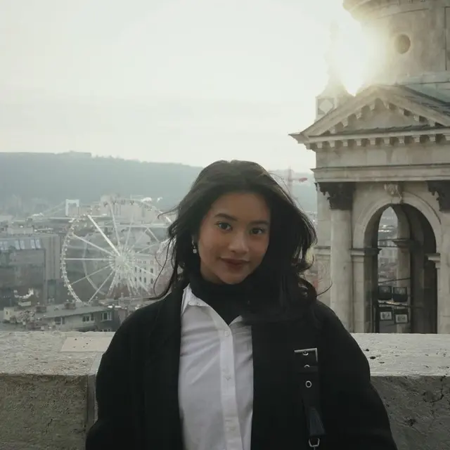 [Fimela] Pesona kecantikan Siti Adira Kania, putri Ikke Nurjanah dan Aldi Bragi yang beranjak dewasa