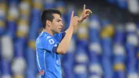 Striker Napoli, Hirving Lozano melakukan selebrasi usai mencetak gol ketiga timnya ke gawang Udinese dalam laga lanjutan Liga Italia 2020/2021 pekan ke-36 di Diego Armando Maradona Stadium, Naples, Selasa (11/5/2021). Napoli menang 5-1 atas Udinese. (LaPresse via AP/Fabrizio Corradetti)