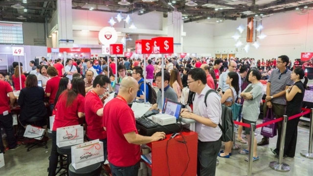 Tak peduli kabut asap, warga Singapura antusias antre iPhone 6s