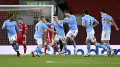 Gelandang Manchester City, Phil Foden (tengah) berselebrasi dengan rekan-rekannya usai mencetak gol ke gawang Liverpool pada pertandingan lanjutan Liga Inggris di Stadion Anfield, Inggris, Senin (8/2/2021). City menang telak atas Liverpool 4-1. (Laurence Griffiths/Pool via AP)