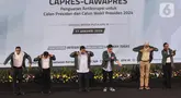 Ketiga Calon Presiden dan Calon Wakil Presiden pada Pemilu 2024 mengenakan jaket sesaat sebelum mengakhiri kegiatan Paku Integritas di Gedung Merah Putih Komisi Pemberantasan Korupsi (KPK), Jakarta, Rabu (17/1/2024). (Liputan6.com/Angga Yuniar)