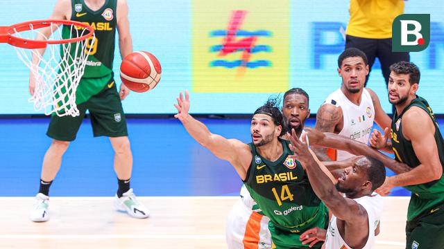 Foto: Aksi Pantang Menyerah Yago Santos Bawa Brasil Melangkah ke Putaran Dua Piala Dunia FIBA 2023