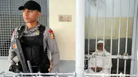 Aparat kepolisian berjaga di ruang tahanan pengadilan terpidana kasus terorisme Abu Bakar Baasyir usai menjalani persidangan di Jakarta, (16/06/2011). (AFP Photo/Bay Ismoyo)