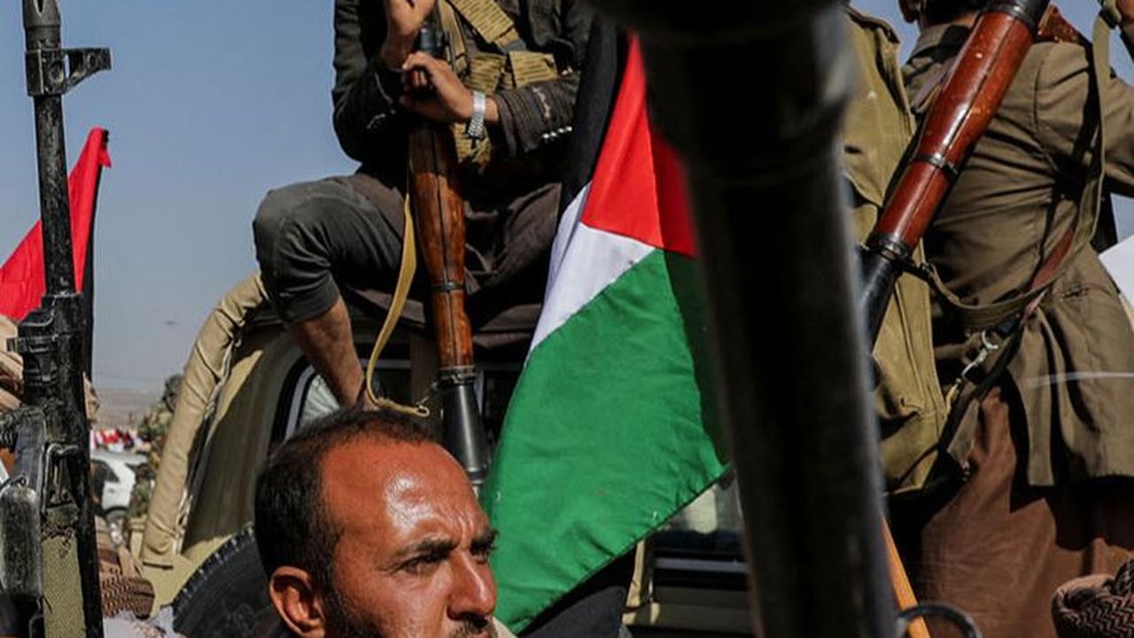 Serangan udara AS dan Inggris ini menjadi tanda terbaru meluasnya konflik di Timur Tengah sejak pecahnya perang antara Israel dan Hamas pada 7 Oktober.<br>
