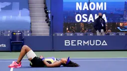 Reaksi petenis Jepang Naomi Osaka setelah mengalahkan Victoria Azarenka dari Belarusia pada laga final AS Terbuka di Arthur Ashe Stadium, New York, Sabtu (12/9/2020). Naomi Osaka menjadi juara AS Terbuka 2020 lewat pertarungan tiga game dengan skor 1-6, 6-3, 6-3. (AP/Seth Wenig)