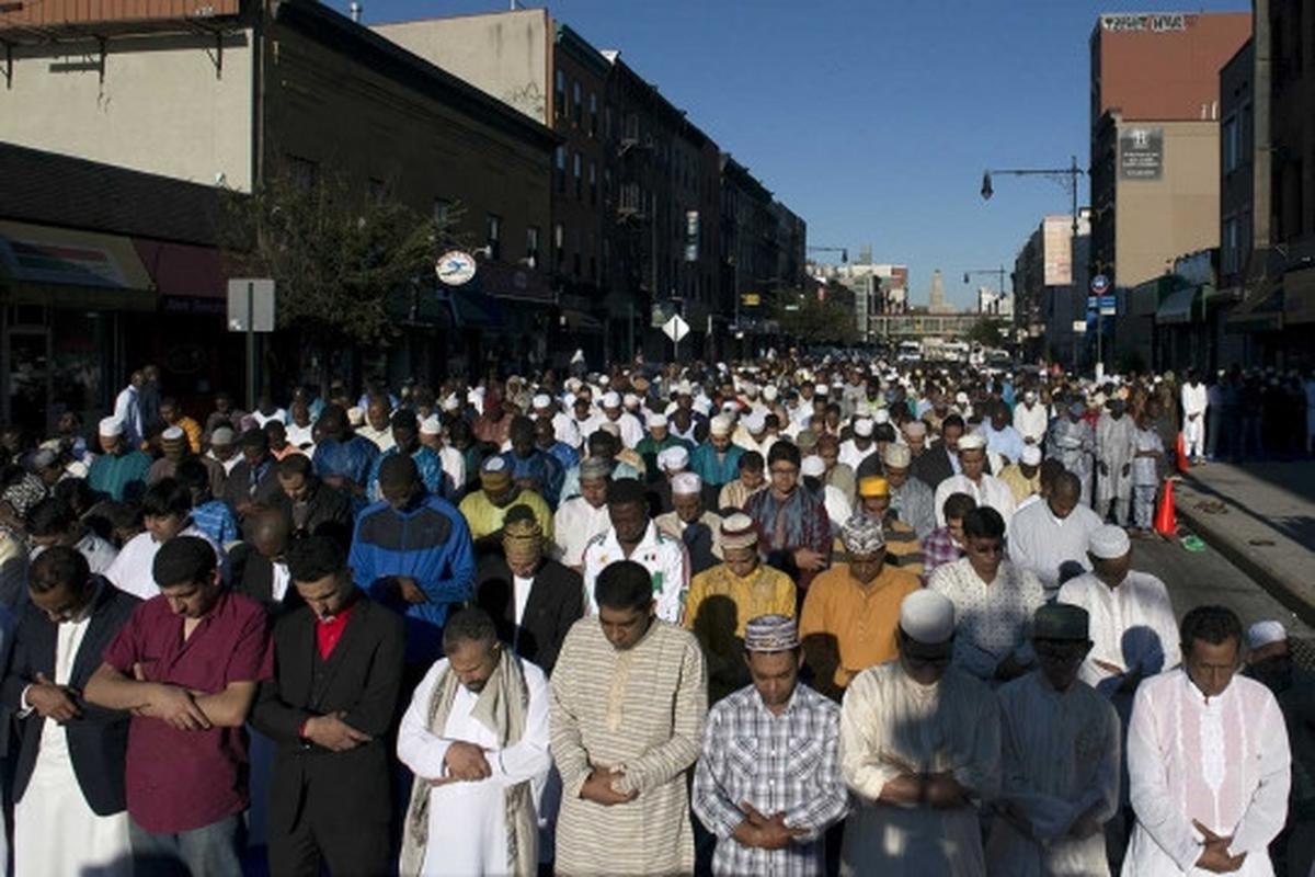 Kekhusyukan umat muslim di New York jalani ibadah salat Idul Adha