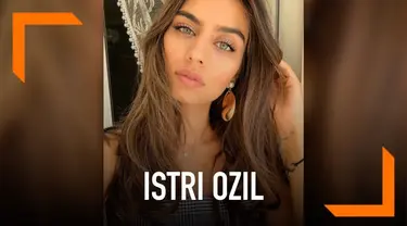 Amine Gulse mencuri perhatian publik usai menikah dengan Mesut Ozil. Wanita berdarah Swedia-Turki ini merupakan Miss Turki pada 2014.