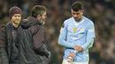 Ekspresi kesakitan pemain Manchester City, Matheus Nunes saat meninggalkan lapangan pertandingan setelah mengalami dislokasi pada jari tengah tangan kirinya ketika laga leg kedua 16 besar Liga Champions 2023/2024 melawan FC Copenhagen di Etihad Stadium, Manchester, Inggris, Kamis (07/03/2024) WIB. (AP Photo/PA/Martin Rickett)
