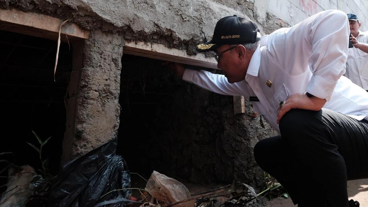 Wali Kota Depok, Mohammad Idris sidak ke lokasi gorong-gorong tempat kedua korban hanyut meninggal dunia saat banjir di Kecamatan Pancoran Mas, Kota Depok (Istimewa)