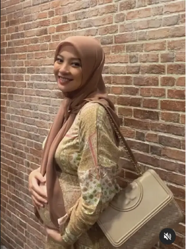 Bintang FTV Cerelia Raissa tengah hamil (Foto: Instagram/@cereliaraissa)