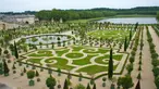 Versailles adalah taman yang memiliki luas 800 hektar yang pernah menjadi kerajaan Domaine de Versailles. terdapat banyak sekali hal indah di taman bergaya klasik Perancis yang disempurnakan oleh Andre Le Notre. (www.patriciapetr.us)