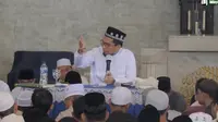 Ustadz Adi Hidayat saat menjelaskan cara agar tidak melakukan perbuatan maksiat yang berulang. (YouTube/Adi Hidayat Official)