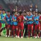 Pemain Timnas Indonesia U-19 merayakan kemenangan atas Uni Emirat Arab U-19 pada penyisihan Grup A Piala AFC U-19 2018 di Stadion GBK, Jakarta, Rabu (24/10). Indonesia unggul 1-0 dan melaju ke perempat final. (Liputan6.com/Helmi Fithriansyah)