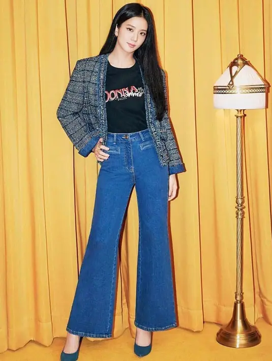 Cocok untuk hangout, kombinasi blazer dengan t-shirt bikin look kasualmu makin kece. (Instagram/soya._.stans).