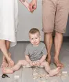 eggshell parenting merujuk pada pola asuh dengan perilaku orangtua yang tidak konsisten dan sulit diprediksi. Anak akhirnya hidup dalam kewaspadaan terus-menerus demi menjaga suasana tetap aman. (foto/dok: freepik)