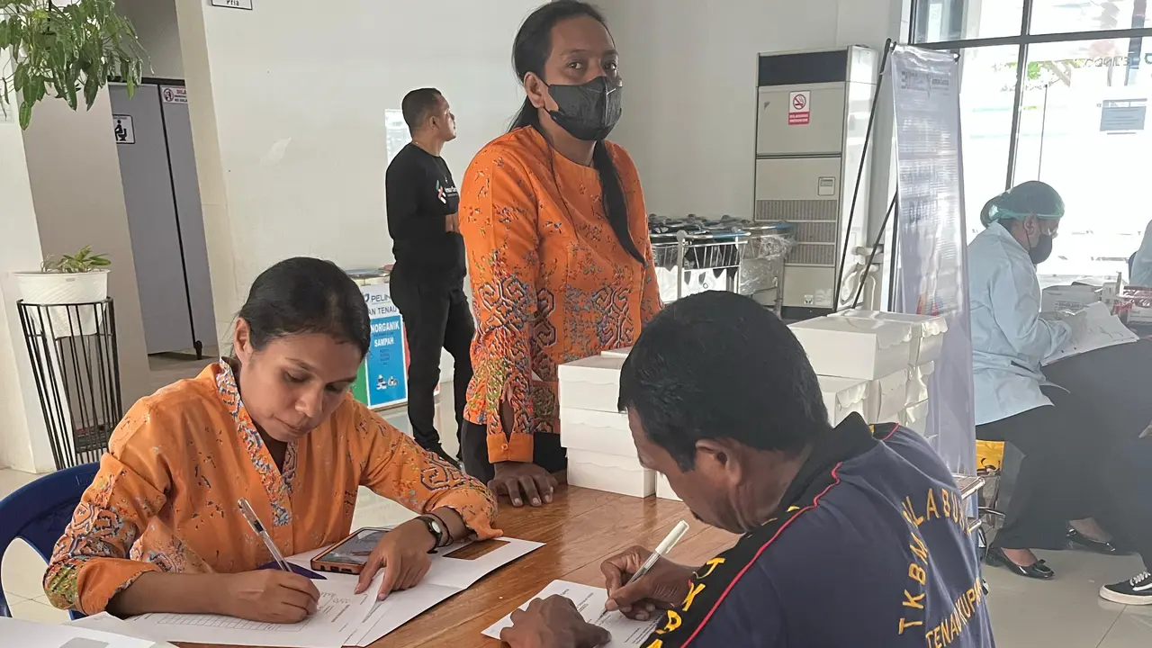 Sebanyak 213 buruh di Pelabuhan Tenau, Kupang, Nusa Tenggara Timur (NTT) mengikuti program pemeriksaan kesehatan gratis saat May Day (Istimewa)