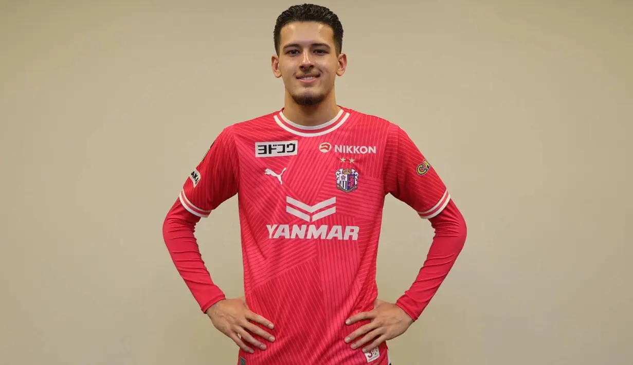 Pertimbangan utama Justin Hubner meninggalkan Wolverhampton di Premier League dan bergabung dengan Cerezo Osaka di J1 League adalah demi menembus tim utama Wolverhampton, di mana saat ini ia baru memperkuat tim U-21 Wolverhampton. (cerezo.jp)