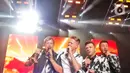 Grup boyband Westlife tampil pada konsernya yang bertajuk “Westlife The Wild Dreams Tour 2023 Jakarta” di Stadion Madya GBK, Jakarta, Sabtu (11/2/2023). Tak butuh waktu lama bagi boyband Westlife membakar semangat penonton di konser bertajuk The Wild Dreams Tour 2023. (Liputan6.com/Angga Yuniar)