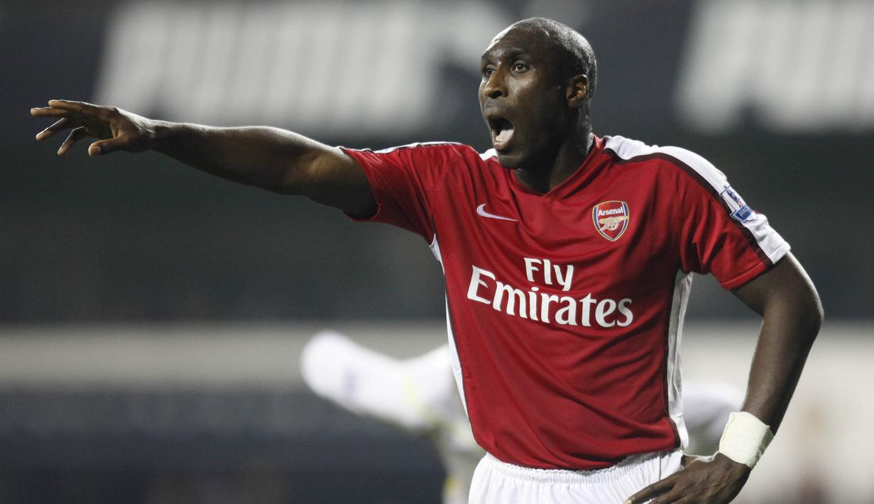 5. Sol Campbell (Notts County) – Mantan Bek Arsenal, Sol Campbell, pernah membuat kejutan dengan memperkuat Notts County. Keberadaan Sven-Goran Eriksson rupanya menjadi alasan di balik keputusan tersebut. (AFP/Ian Kington)