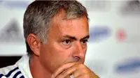 Mourinho Prediksi Arsenal Bakal Sulitkan Chelsea