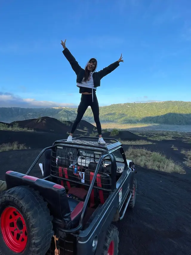 7 Momen Liburan Shanty Paredes di Bali, Nikmati Sunrise di Gunung Batur