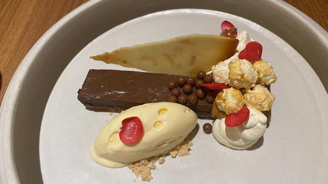 Menu Makanan Chocolate Caramel East Quarter