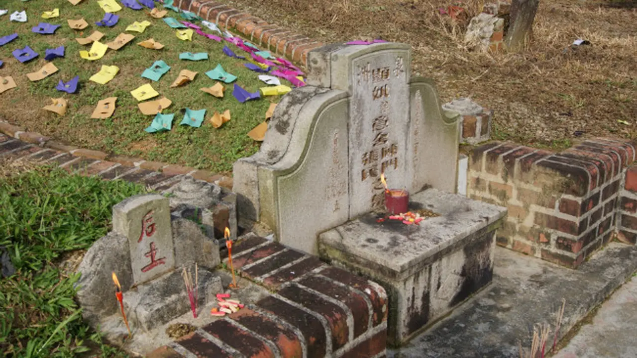 Kuburan tradisional China di Singapura