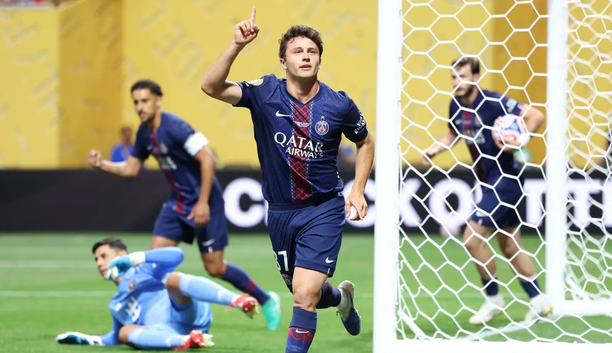 Gol-gol PSG dicetak oleh Joao Neves, Achraf Hakimi, dan bunuh diri Tomas Aviles. Neves menjadi bintang dengan koleksi dua golnya. (AFP/Charyl Triballeau)
