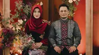 6 Potret Tampan Sandy Nasution, Suami Dian Pelangi yang Curi Perhatian