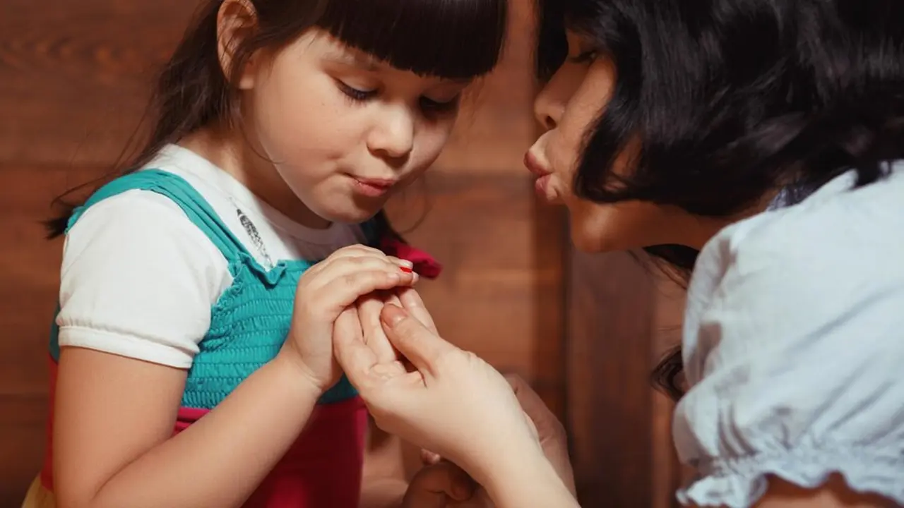 Ilustrasi ibu dan anak/freepik.com/LipikStockMedia