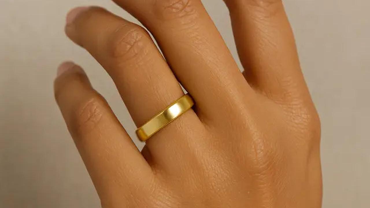 7 Model Cincin Emas yang Terlihat Simpel Tapi Bikin Tangan Terlihat Cantik dan Mewah