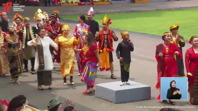Peringatan Hari Ulang Tahun (HUT) ke-77 Kemerdekaan RI di Istana Merdeka, Rabu (17/8/2022), dimeriahkan dengan penampilan Farel Prayoga yang menyanyikan lagu campursari dengan judul 'Ojo Dibandingke'.