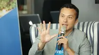 Alasan Nicholas Saputra Tak Pernah Mau Berfoto Selfie di Instagram