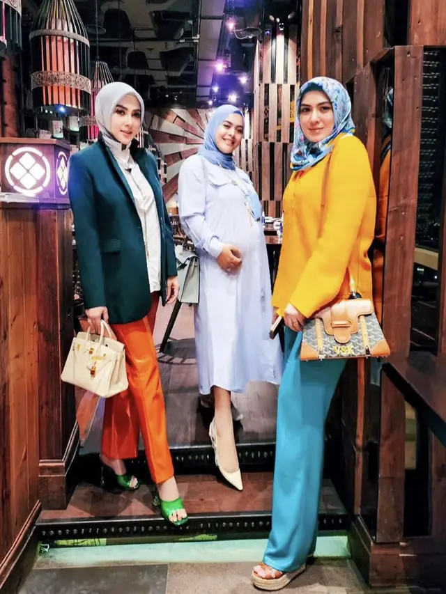 Gaya Syahrini Bertemu Keluarga dan Sahabatnya Saat Kembali ke Indonesia (Instagram @princesssyahrini)