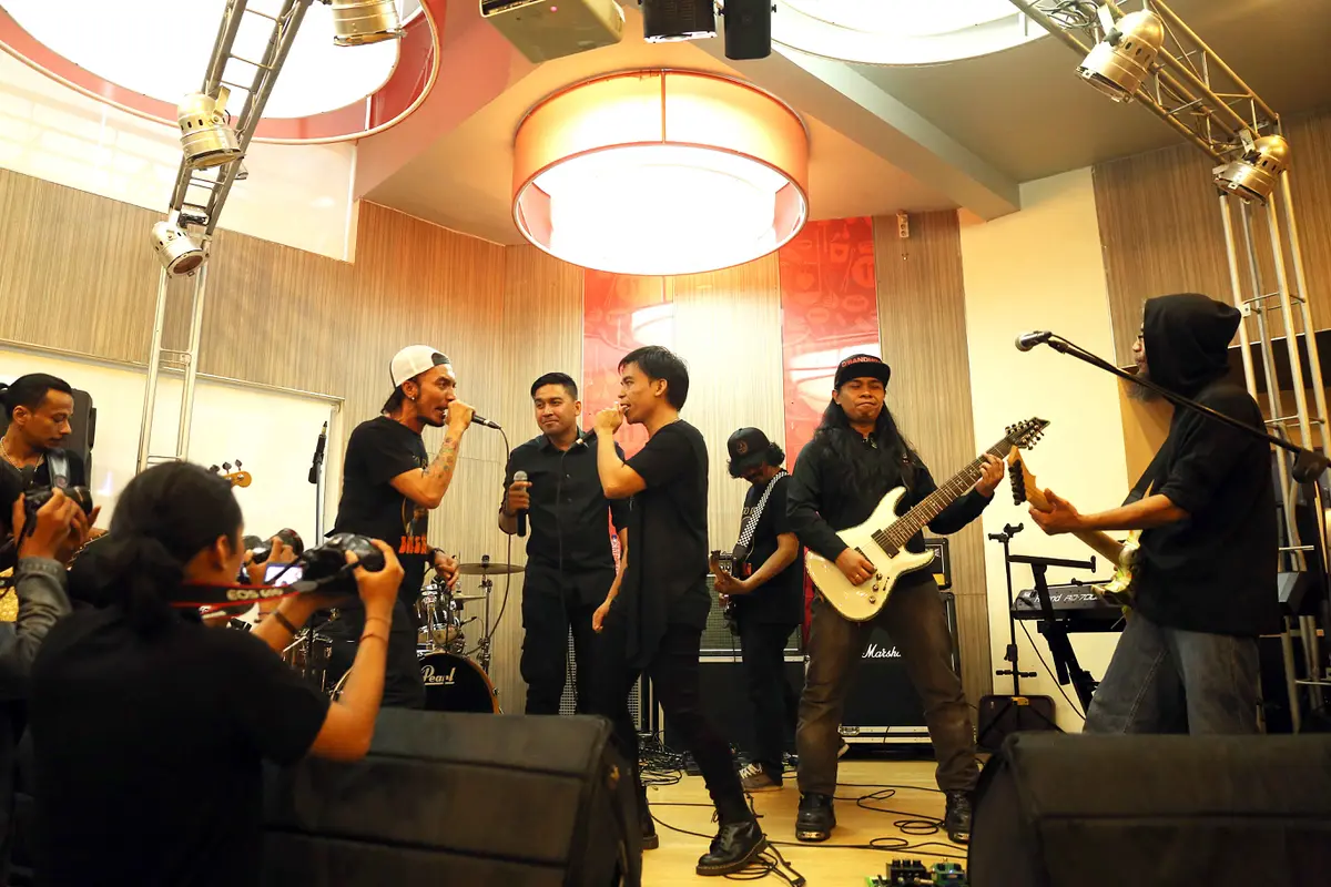 [Bintang] Launching album 3 To Rock 