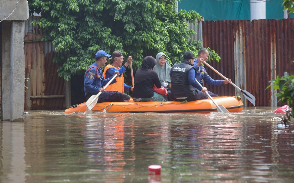 Banjir rendam permukiman di Cipondoh Tangerang