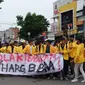 Para mahasiswa-buruh se-Sumsel menggelar aksi demonstrasi kenaikan BBM di simpang DPRD Sumsel (Dok. Pribadi Muhammad Arnold Habibullah Waworuntu / Nefri Inge)