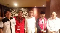 Joanes Joko (kiri) foto bersama Presiden Jokowi. (Liputan6.com/Loop/Duta Jokowi)