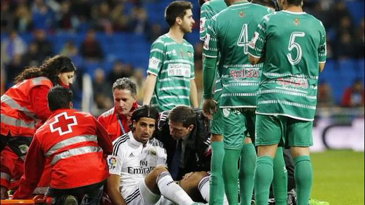Pasca Benturan, Pemain Madrid Ini Dirawat di Rumah Sakit (udah)