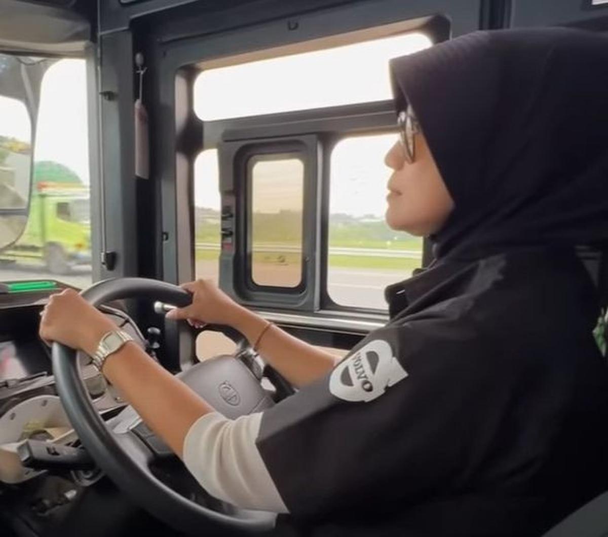 Penasaran dengan sosoknya yang membuat banyak orang terkagum-kagum. Berikut ulasannya, dilansir dari kanal YouTube Ahmad Wildani, Senin (22/01).&nbsp;