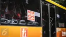 Penumpang menggunakan bus Transjakarta gratis, Jakarta, Selasa (5/4). Dalam rangka uji coba penghapusan three in one, Kepala Dinas Perhubungan dan Transportasi DKI Andri Yansyah mengatakan sudah menyiapkan bus tambahan gratis. (Liputan6.com/Faizal Fanani)