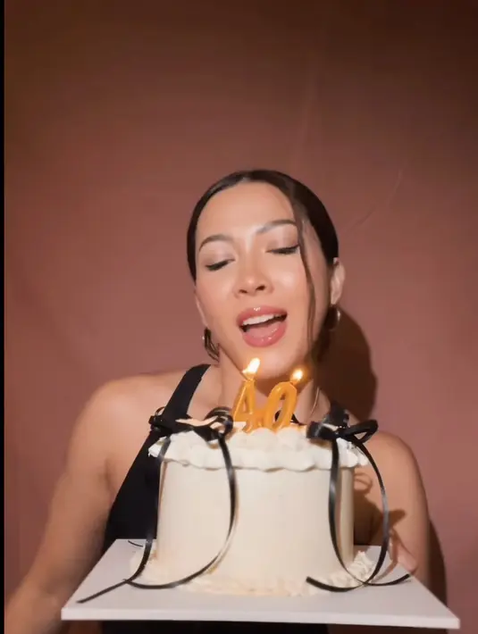 <p>Memasuki usia 40 tahun, pesona andrea Bimo begitu memikat. Tampilannya sangat segar dan berhasil pancarkan aura positif yang tak terbantahkan. [Foto: Instagram/ Andrea Bimo]</p>