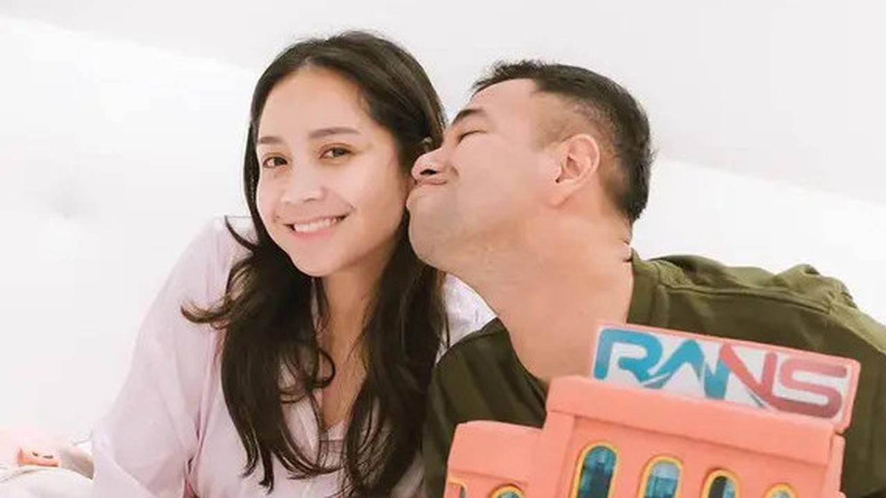 Cantik Natural Tanpa Riasan, 6 Potret Nagita Slavina Rayakan 10 Tahun Pernikahan dengan Raffi Ahmad Cuma Pakai Piyama Pink