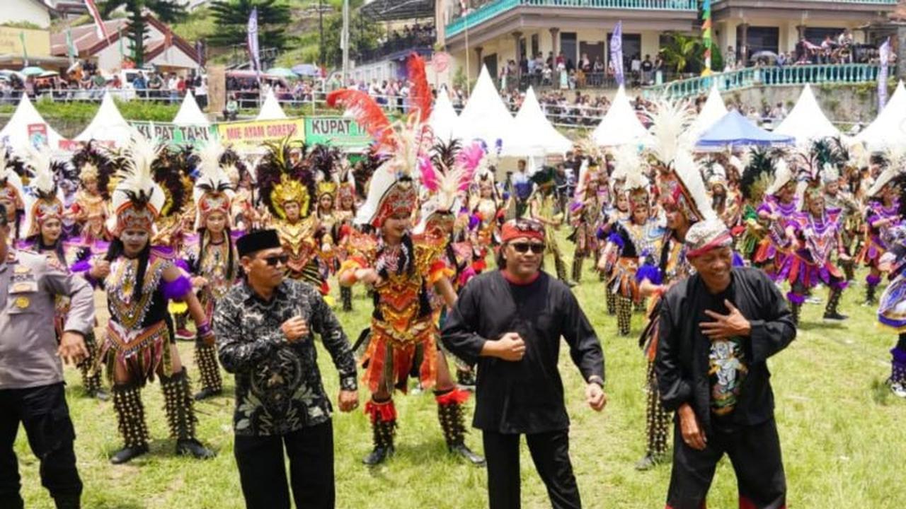 Fakta Unik: Seribu Penari Topeng Ireng Temanggung Beraksi Kolosal, Jadi Nadi Kebudayaan Lokal!